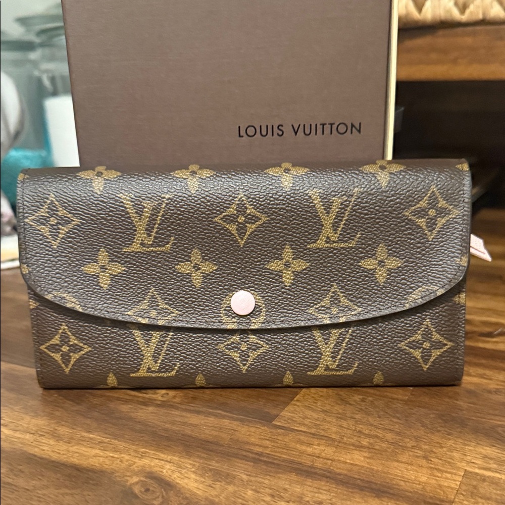 Louis Vuitton Monogram Emilie Wallet LIKE NEW